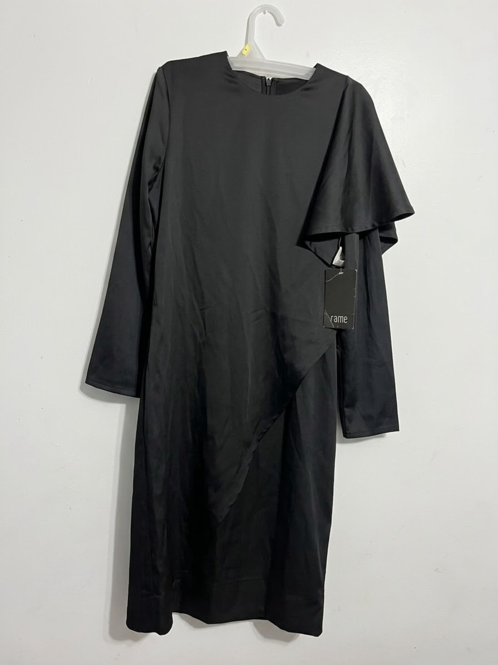 Robe noire chic et moderne - BYRD by Tzippy Waltner